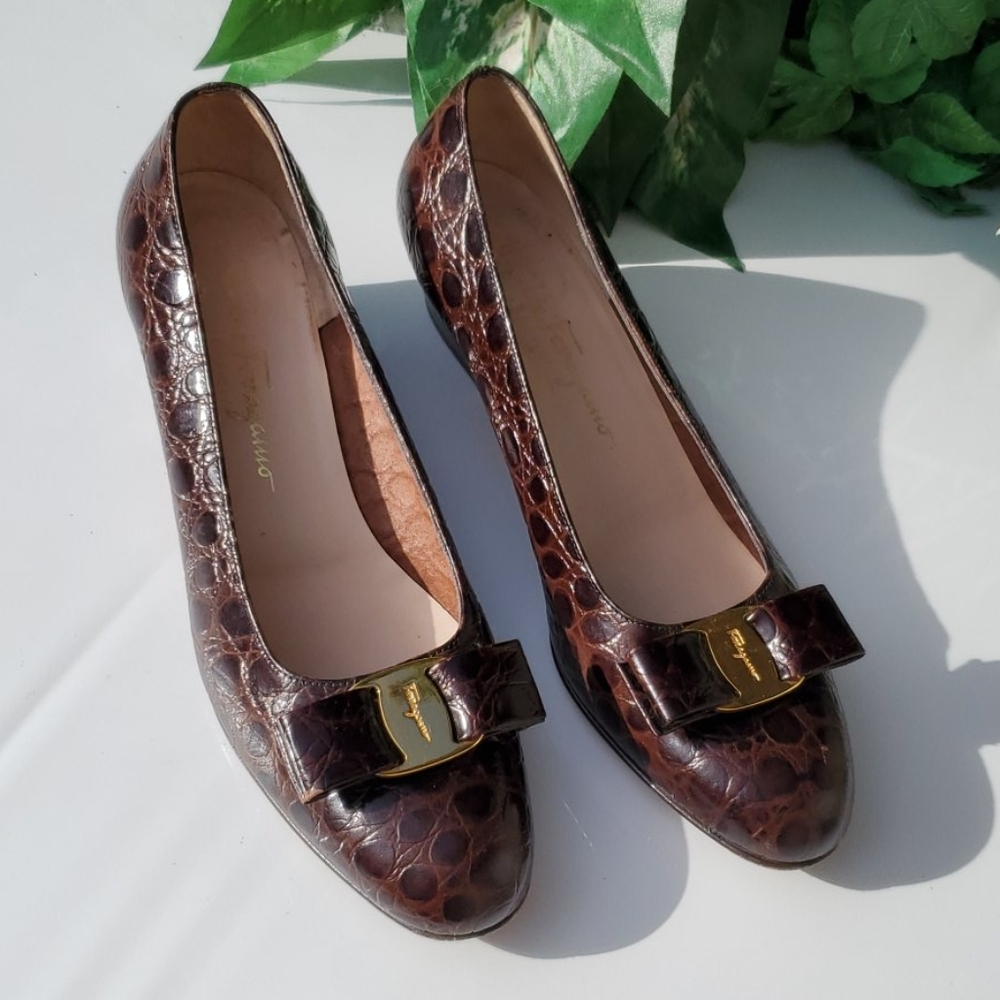 Salvatore Ferragamo Vara Bow Leather Kitte…